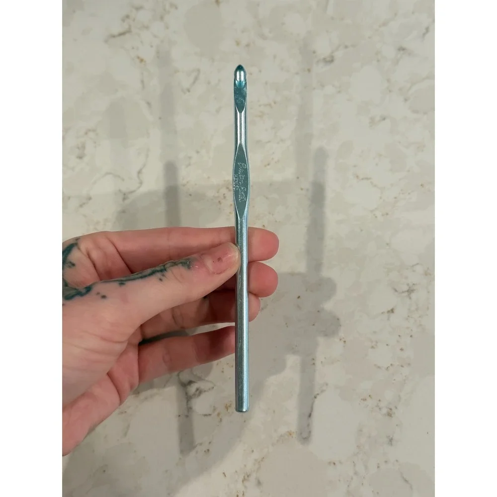 Susan Bates Silvalume Crochet Hook US I-9 5.50mm Blue Aluminum Made in Mexico
